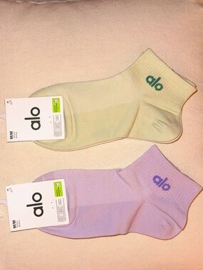 ALO Yoga Men's Ankle Socks in Pastel Yellow & Lilac (2-Pack)
